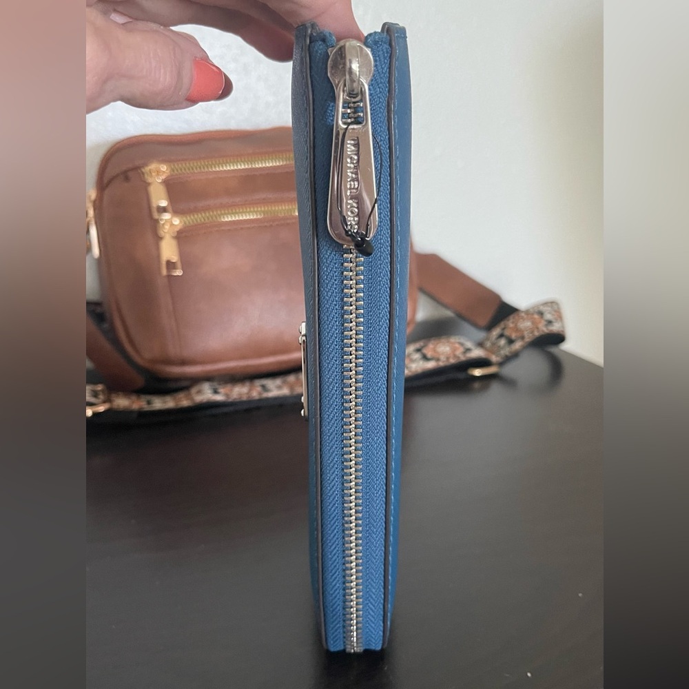 Michael Kors -Blue Leather Wallet large capacity will hold a phone! - Picture 8 of 13